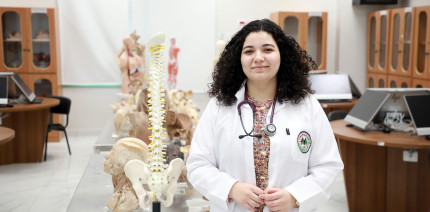 أروى الخطيب: تجربتي بالدراسة في الجامعة العربية الامريكية استثنائية تلقيت تعليماً عالي الجودة وتدريباً في جامعة أكسفورد ومستشفى كارديف الجامعي في بريطانيا