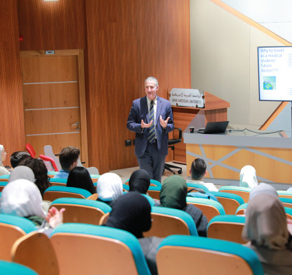 كلية الطب في الجامعة العربية الأمريكية تنظم لقاء لطلبتها حول برنامج المدارس الصيفية 2026 في أعرق الجامعات البريطانية